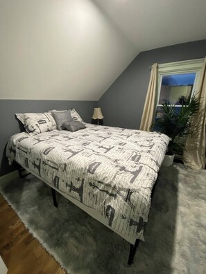 Iron/ironing board, WiFi, bed sheets - Must-See Okemo Mountain Resort- 1 private Room in a 3-bedroom house, Springfield (Springfield)