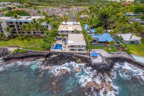 Exterior - Oceanfront 1-br! Fall asleep to the sound of waves in fantastic Kailua-Kona! (Kailua-Kona)
