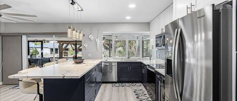 Refrigerador, microondas, horno y parrilla de estufa