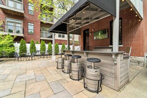 Terrace/patio - Victorian On Broadway - Fantastic Blend of Old & New - Phenomenal Backyard (Louisville)