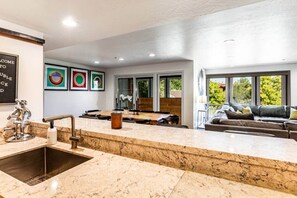 Interior - Central Location • Walk to Lifts • Hot Tub • Sauna (Park City)