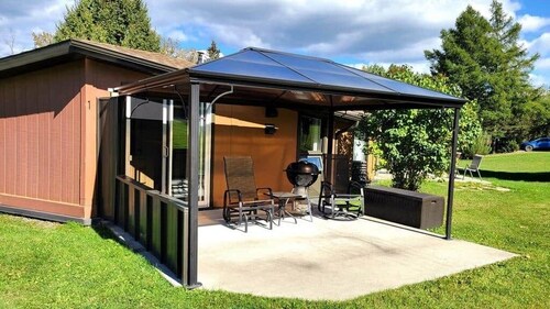 Bord de Lac, tranquille, 2 chambres, animaux acceptés, avec AC à Val-Brillant.