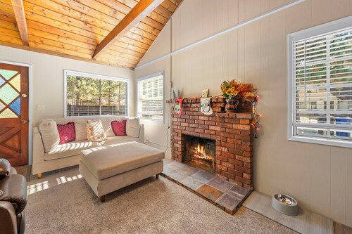 Sand meets snow, pet 🐕 friendly, adorable best value & renovated Cabin-Big Bear