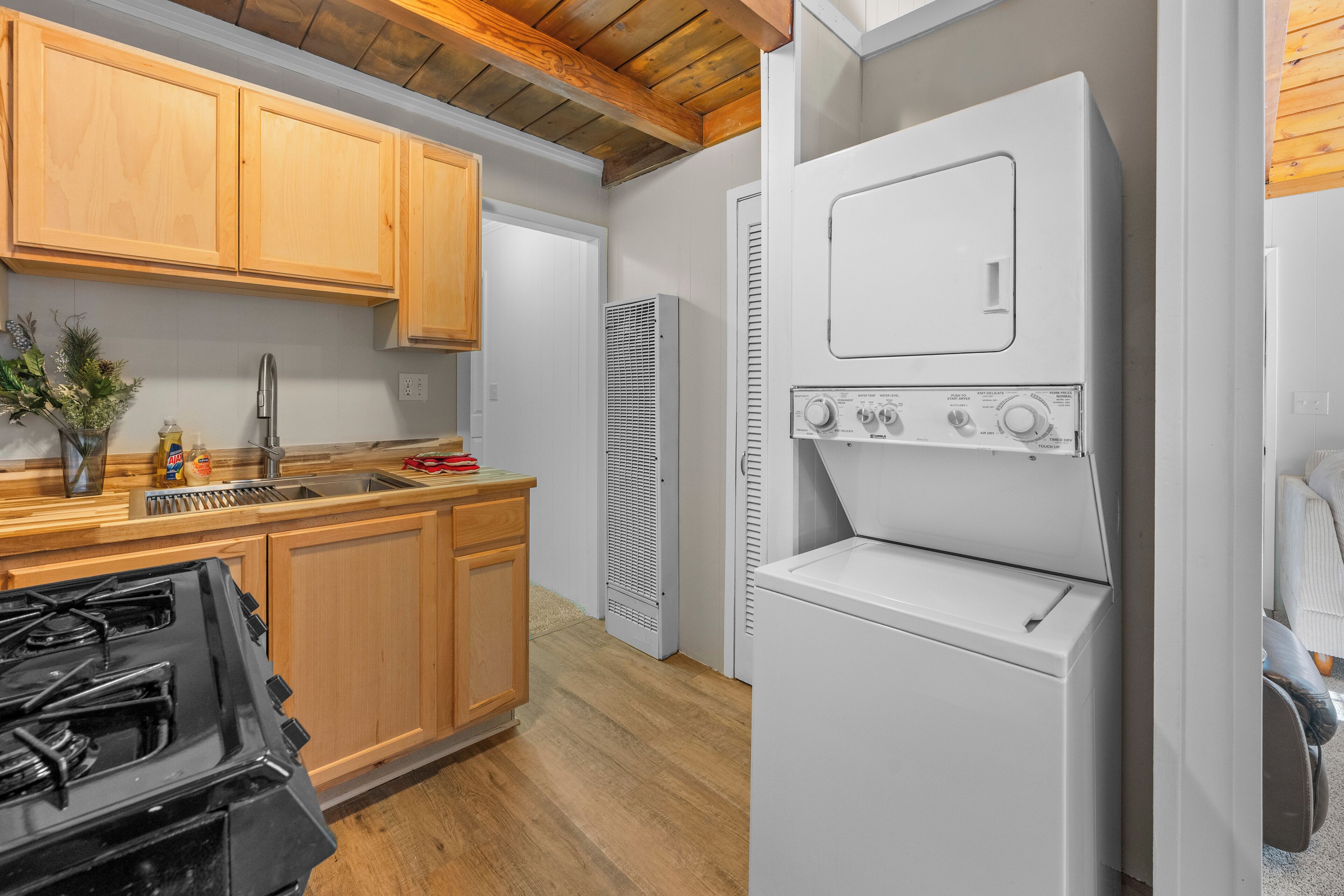 Kylskåp, mikrovågsugn, ugn och spishäll