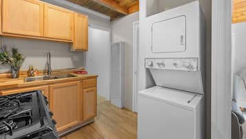 KylskÄp, mikrovÄgsugn, ugn och spishÀll