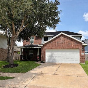 Exterior - Stunning Home Located in the Houston–Cypress Area (Houston)