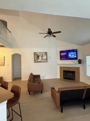 TV, fireplace