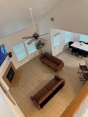 TV, fireplace