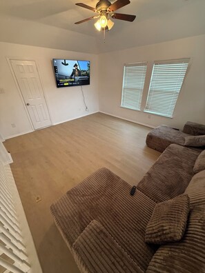 Télévision, cheminée