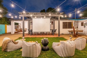 Outdoor dining - The Golden Saguaro | Stylish home w Casita (Phoenix)