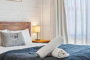 Iron/ironing board, WiFi, bed sheets - Cosy Cobbon - Steps from the lake, ideal for small families (Jindabyne)