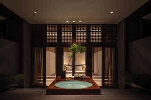 Luxury Suite, River View | Minibar, desk, laptop workspace, blackout curtains - XIN HOTEL  (Hangzhou)