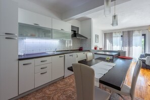 Fridge, microwave, oven, stovetop - House Dalia (Kvarner - Novi Vinodolski) (Novi Vinodolski)