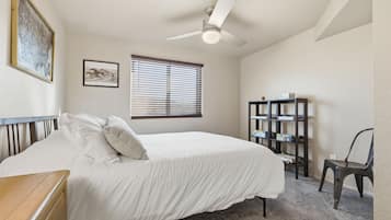 Apartamento conforto | Ferros/tábuas de passar roupa, Wi-Fi de cortesia, roupa de cama