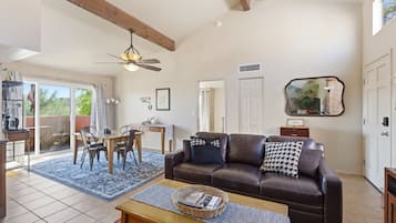 Departamento Confort | Área de sala de estar | Televisión de pantalla plana