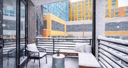 Sleeps 7/Steps to MET/2 King BD 2 Bath/Garage Parking/Balcony/Gym