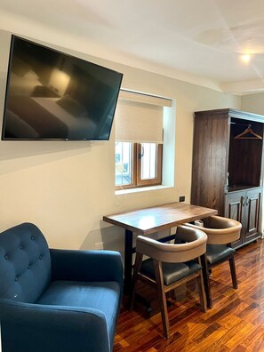 Classic Triple Room | In-room safe, blackout curtains, soundproofing, free WiFi - HOTEL MONTES CENTRAL (Cusco)