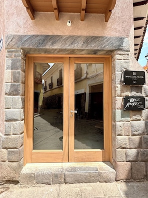 Front of property - HOTEL MONTES CENTRAL (Cusco)