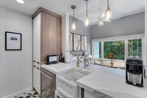 Refrigerador, horno, parrilla de estufa y lavavajillas 