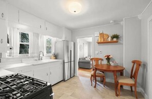 Interior - 4-bedroom bungalow in adorable Foxborough with AC (Foxborough)