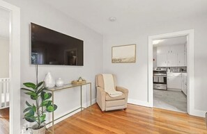 Interior - 4-bedroom bungalow in adorable Foxborough with AC (Foxborough)