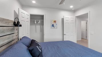 Desk, iron/ironing board, free WiFi, bed sheets