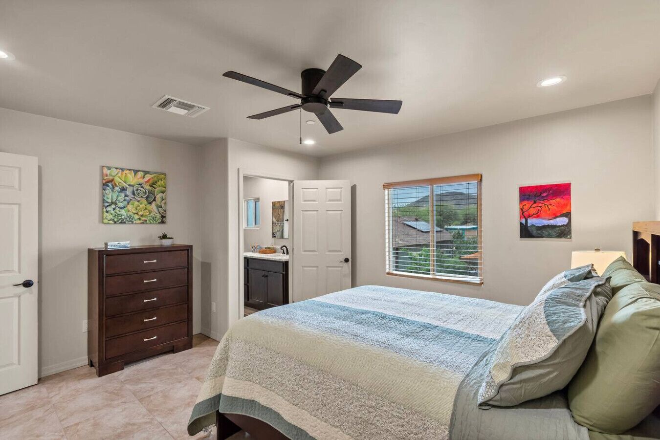 Desk, WiFi, bed sheets