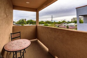 Property grounds - Walk to Mercado | Skyline Views | Private Casita (Tucson)