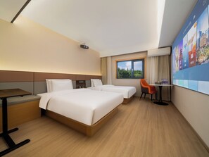 Standard-Zweibettzimmer | Kostenlose Minibar, Schreibtisch, Verdunkelungsvorhänge