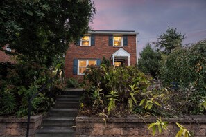 Exterior - Stylish 3bedr •Family Retreat • Firepit • EV • 10 min to the Metro • Fenced Yard (Arlington)