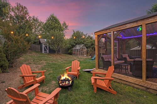 Stylish 3bedr •Family Retreat • Firepit • EV • 10 min to the Metro • Fenced Yard