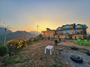 Front of property - The Cozy Corner Hilltop 360 View Retreat (Shimla)
