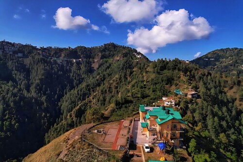 The Cozy Corner Hilltop 360 View Retreat