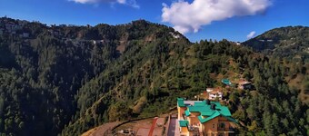 The Cozy Corner Hilltop 360 View Retreat