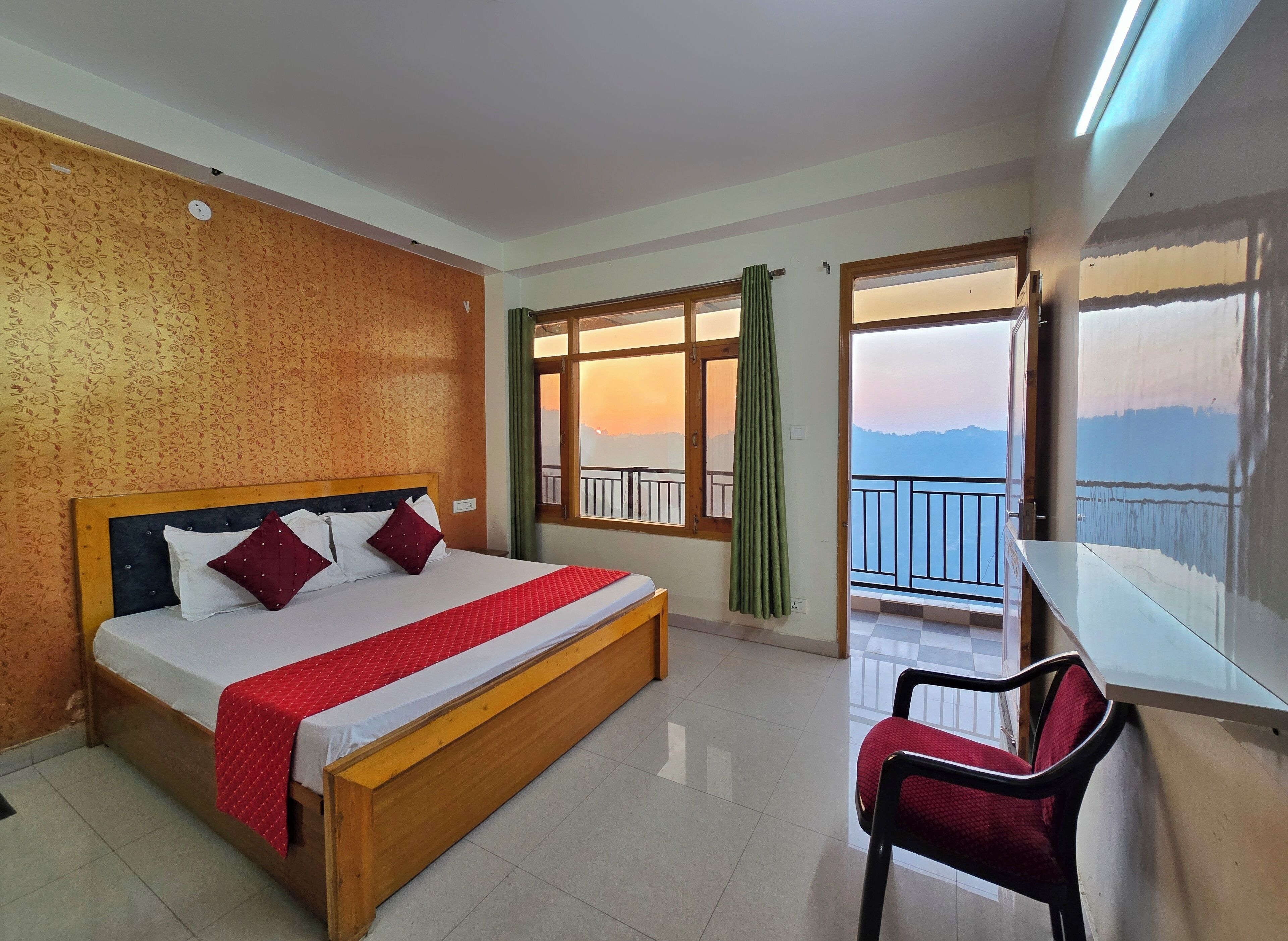 Premium kamer, balkon, uitzicht op bergen | Gratis wifi