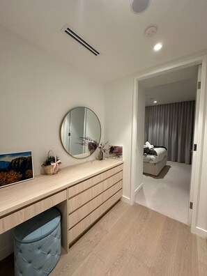 Iron/ironing board, WiFi, bed sheets - 海滨CBD/奢华1室/可住4人/海港大桥/悉尼歌剧院 (Barangaroo)