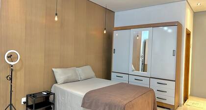 1.8km from the city center, private patio, garage for 2 cars.
