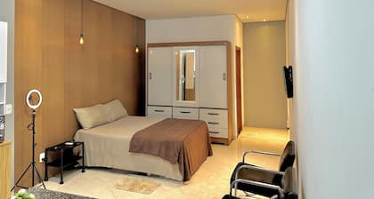 1.8km from the city center, private patio, garage for 2 cars.