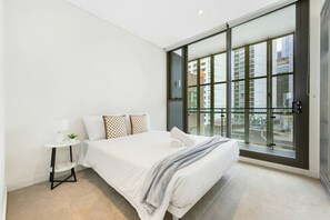 Iron/ironing board, WiFi, bed sheets - CBD 2BR Apartment | Free Parking | Fireworks (Sydney)