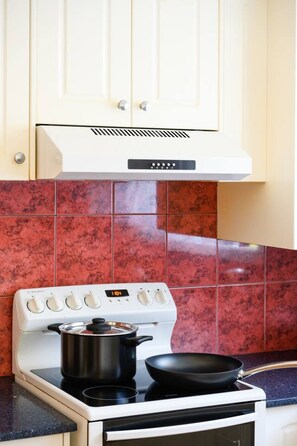 Fridge, microwave, oven, stovetop - Warm 2BR Home • Relaxing Stay Near St Marys Centre (Saint Marys)