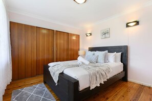 Iron/ironing board, WiFi, bed sheets - Warm 2BR Home • Relaxing Stay Near St Marys Centre (Saint Marys)