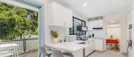 雪櫃、微波爐、焗爐、爐具