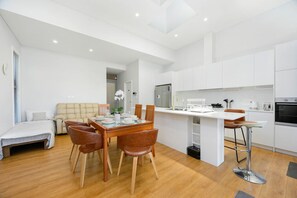 Dining - Modern Riverwood Home with Parking & Easy Access (Riverwood)