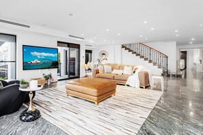 TV - Taren Point Private Paradise with Stunning Views (Taren Point)