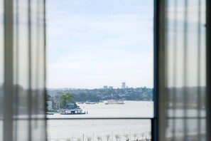 Interior - Sydney CBD modern apt with pool/gym/parking 8 ppl (Barangaroo)