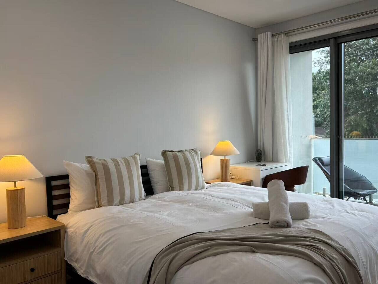 Iron/ironing board, WiFi, bed sheets