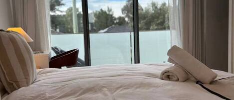 Ferros/tábuas de passar roupa, Wi-Fi, roupa de cama