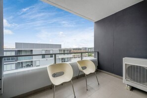 Property grounds - 2BR APT *Ideal for Families or Business Stays* (Canterbury)