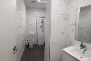 Hair dryer - Burwood Studio 1Br Near Train Station/Shopping (Burwood)