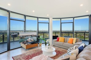 TV - Spacious 4BR at Sydney Olympic Park with Best View (Sydney Olympic Park)